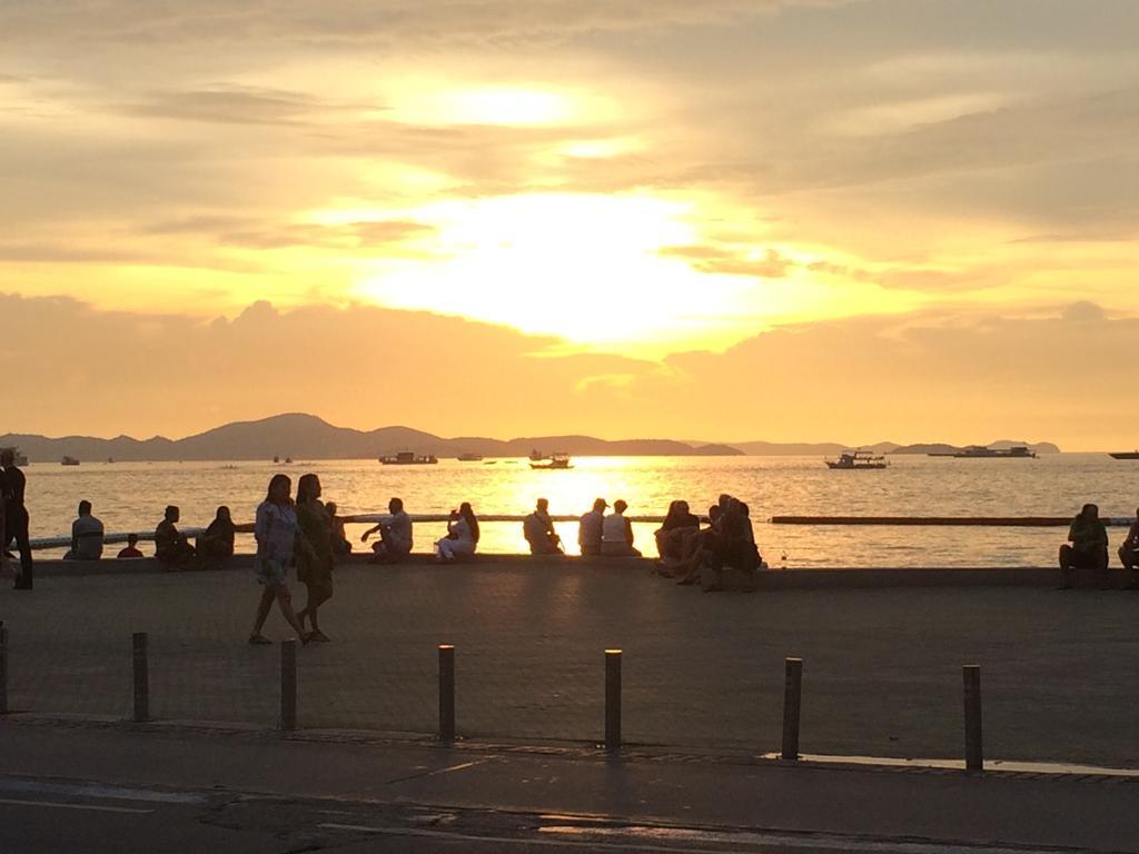 Asia Backpackers Pattaya Exterior photo